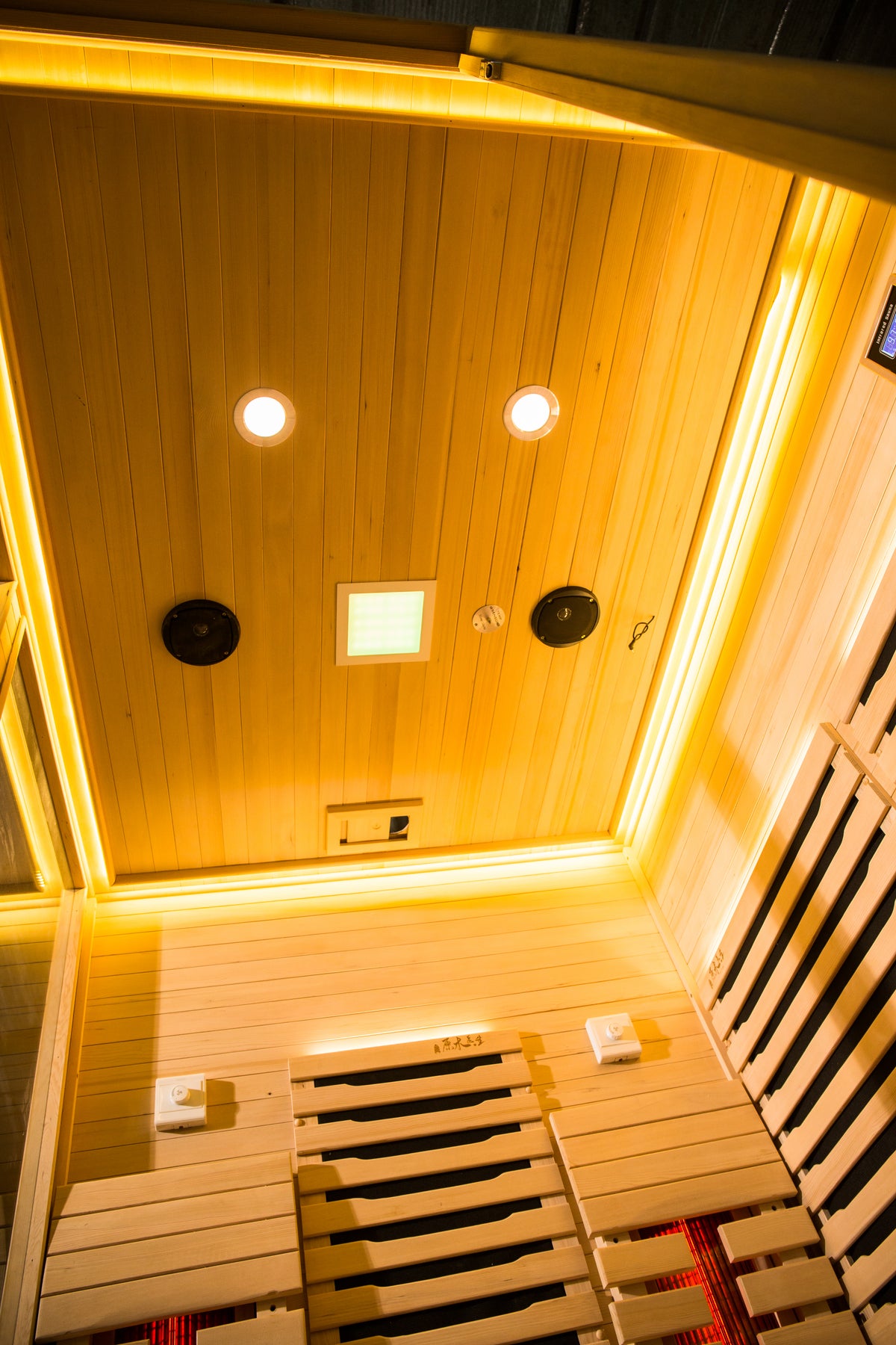 Natural Doctor ND-LM3 sauna interior and construction detail