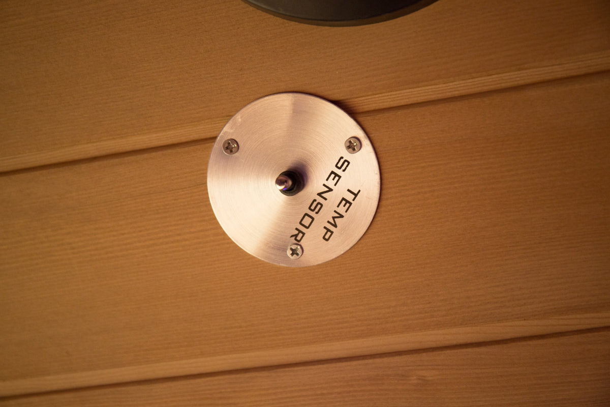 NaturalDoctor D2 two-person red cedar sauna — ventilation detail